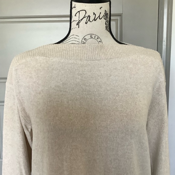 ⭐️ H&M Cropped Top ⭐️ - Picture 5 of 9